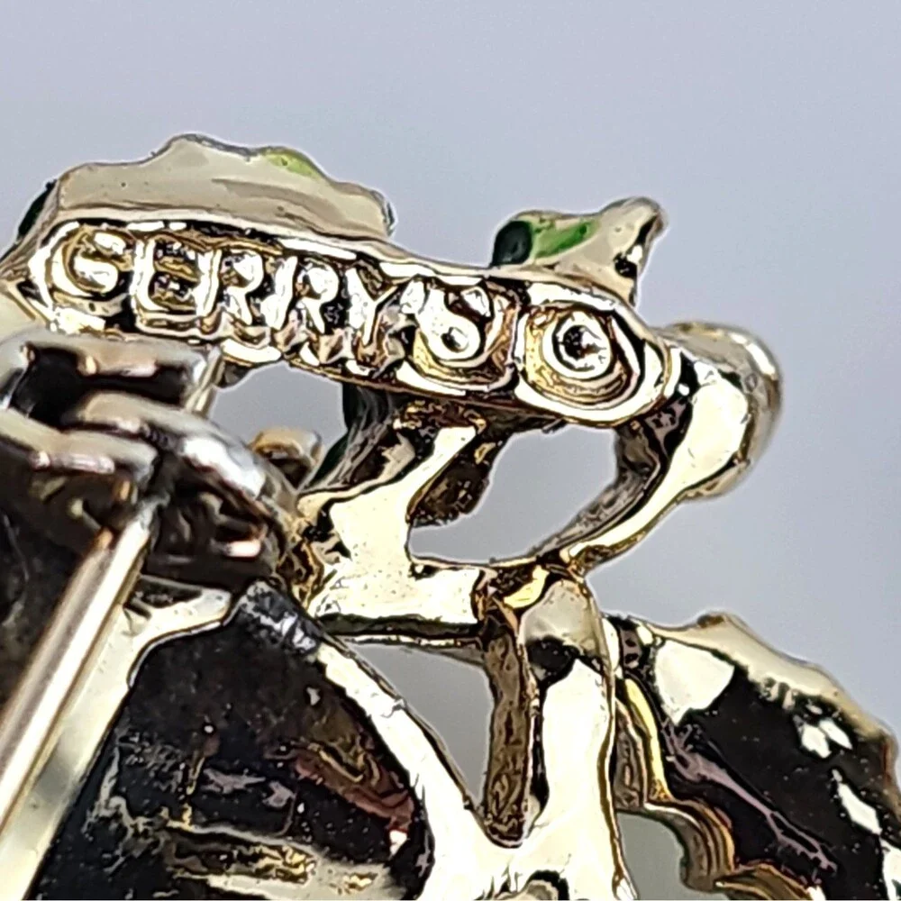 Signed Gerry’s Brooch Horse Sleigh Holiday Wreath Deer Brooch Gold Tone Set of 2